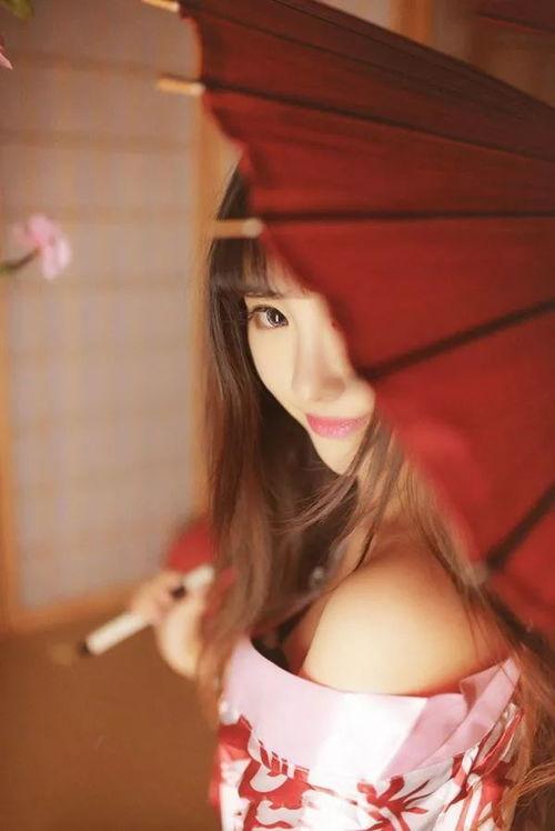 尹菲写真视频,光影交织下的魅力演绎