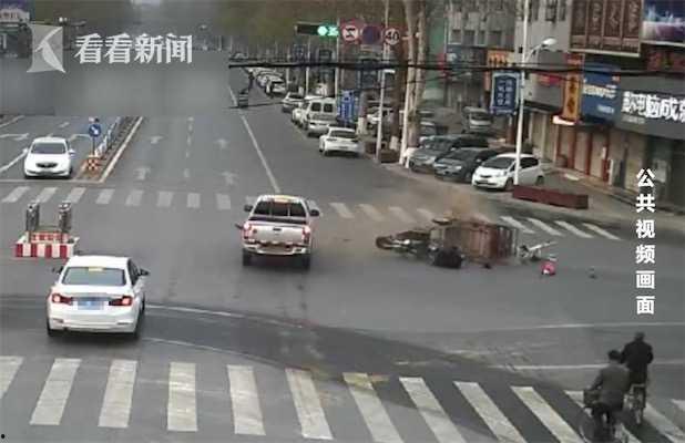 羊撞车的视频,羊与车辆碰撞现场直击