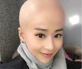 女生剃光头视频,展现自信魅力瞬间